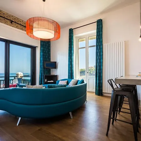 Sleeps 6 Pool Wifi Villa Biarritz